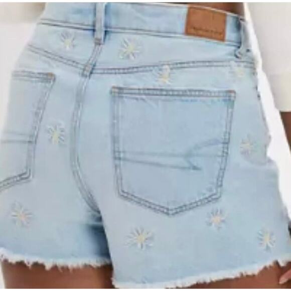 American Eagle Daisy Embroidered Mom Short Size 8 - Picture 3 of 9